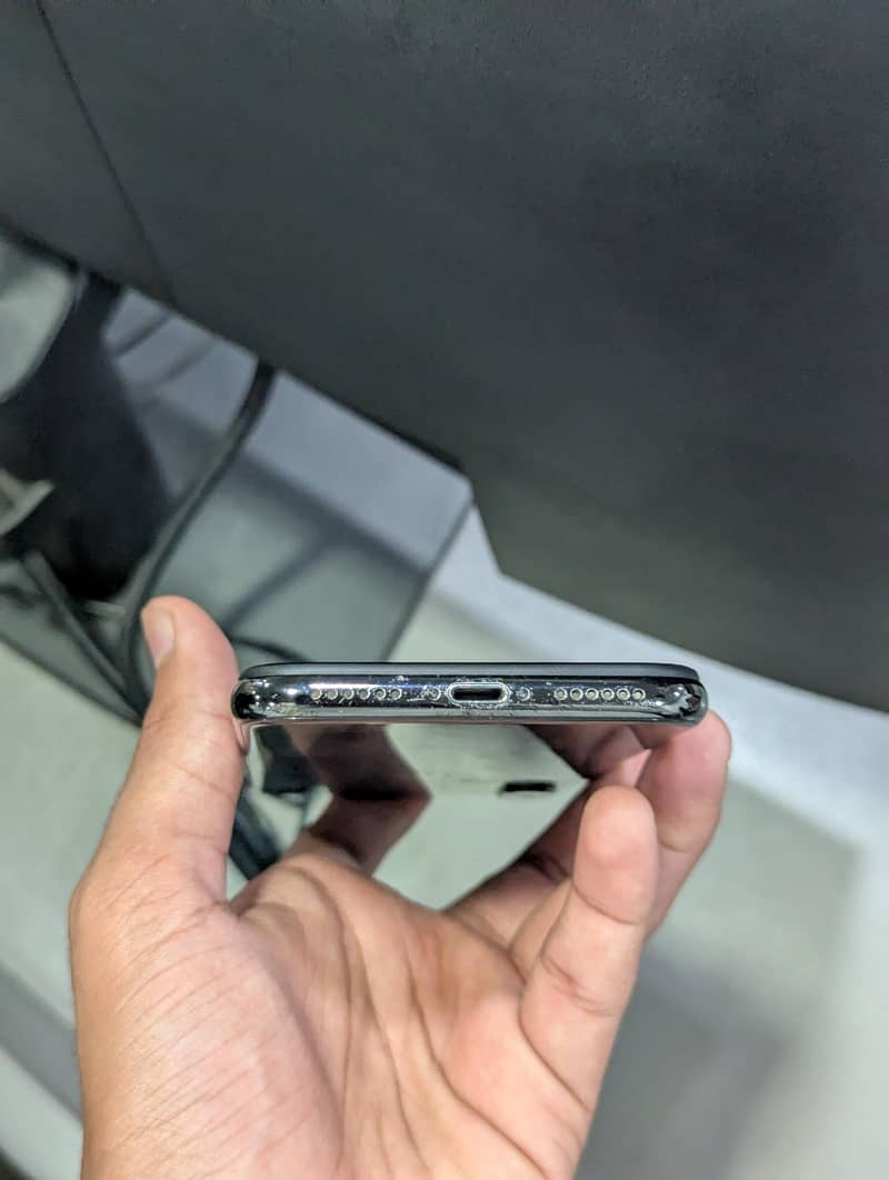 Apple iPhone X 3