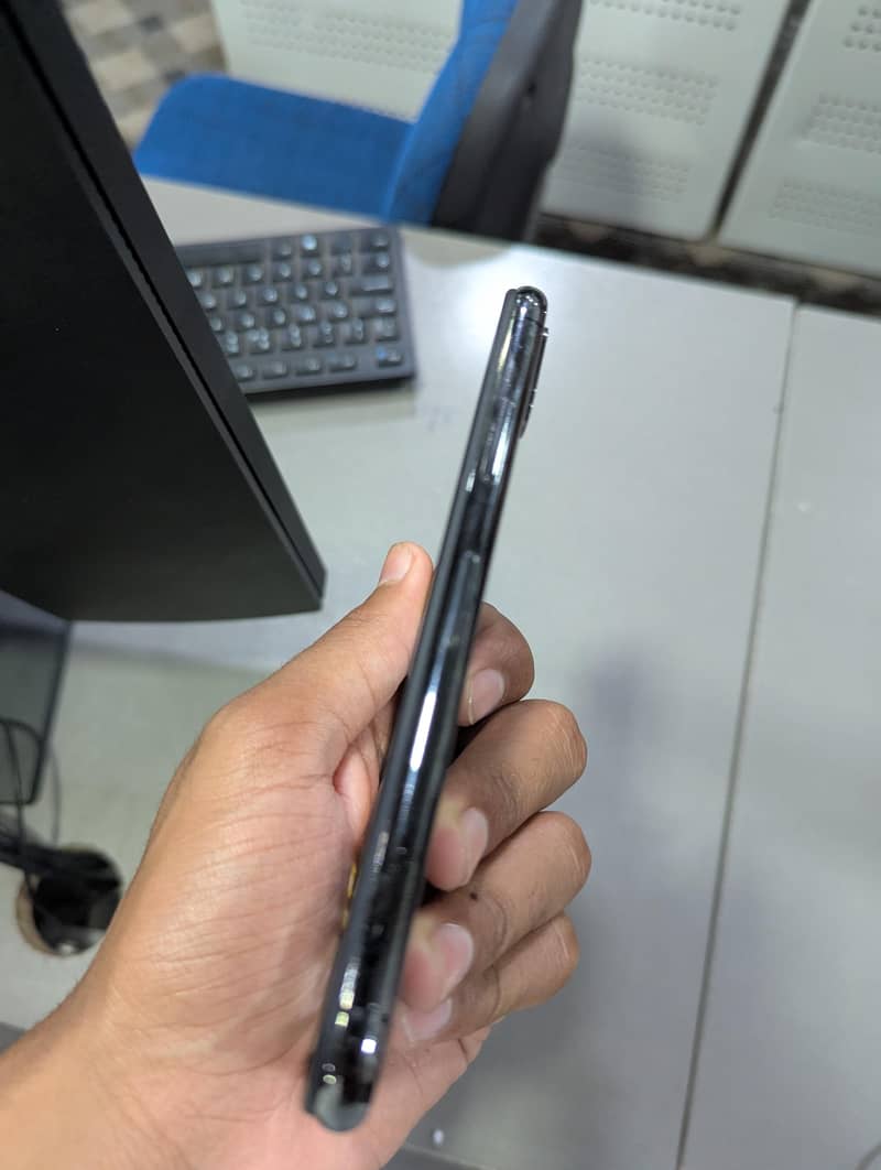 Apple iPhone X 4