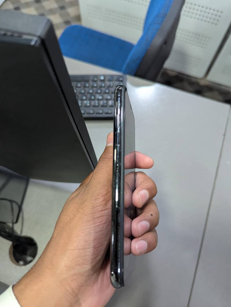 Apple iPhone X 5