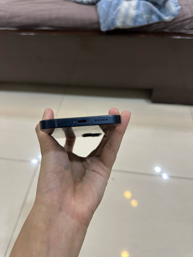 Apple iPhone 13 0