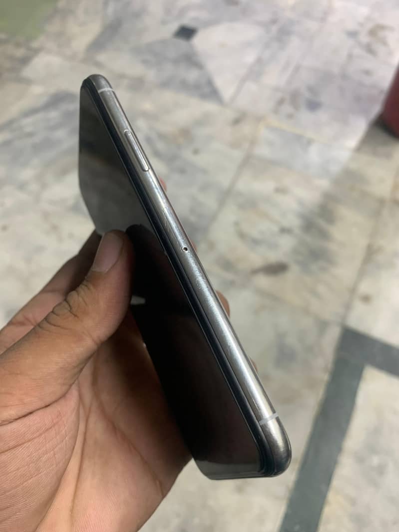 Apple iPhone X 5