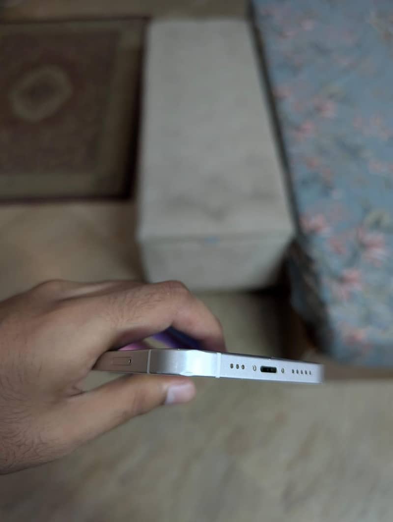 Apple iPhone 12 7