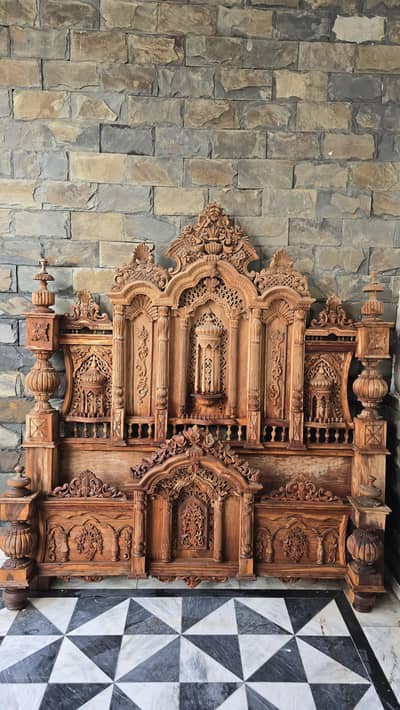 Solid Sheesham bed (Chiniot)
