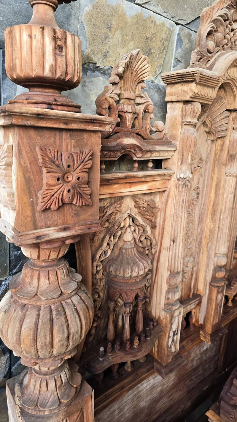 Solid Sheesham bed (Chiniot) 3
