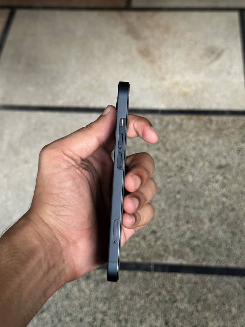 Apple iPhone 13 2