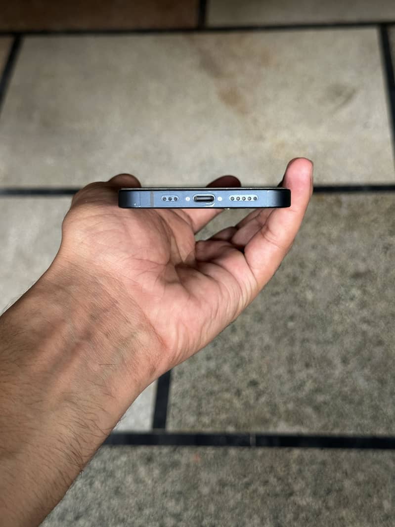 Apple iPhone 13 4