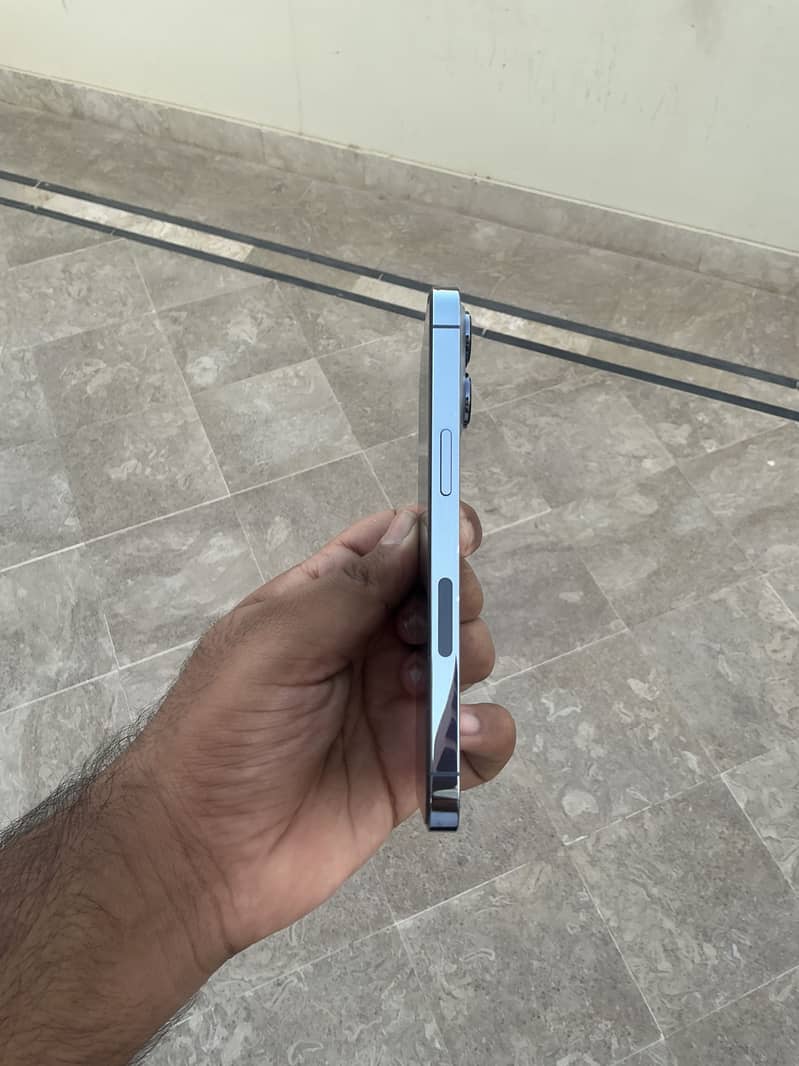 Apple iPhone 13 Pro 2