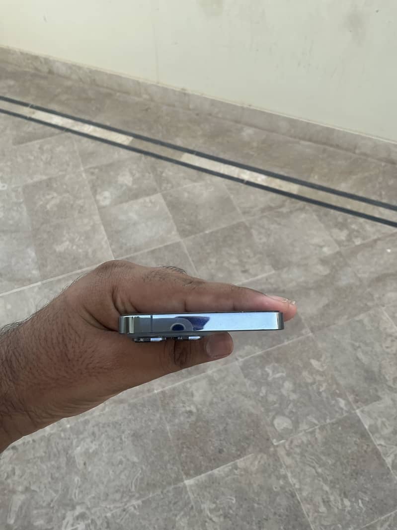 Apple iPhone 13 Pro 4
