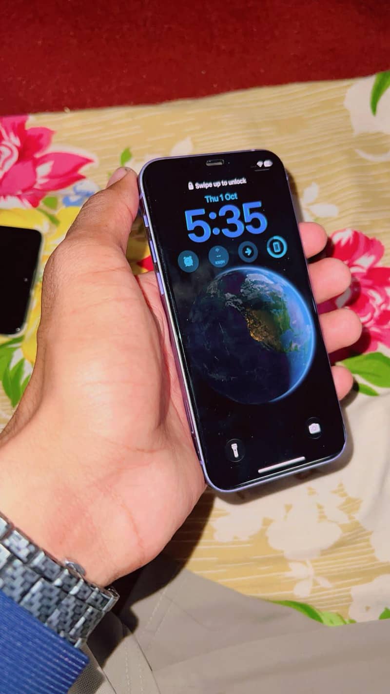 Apple iPhone 12 1