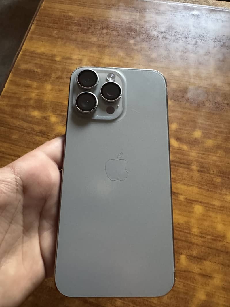 Apple iPhone 15 Pro Max 1
