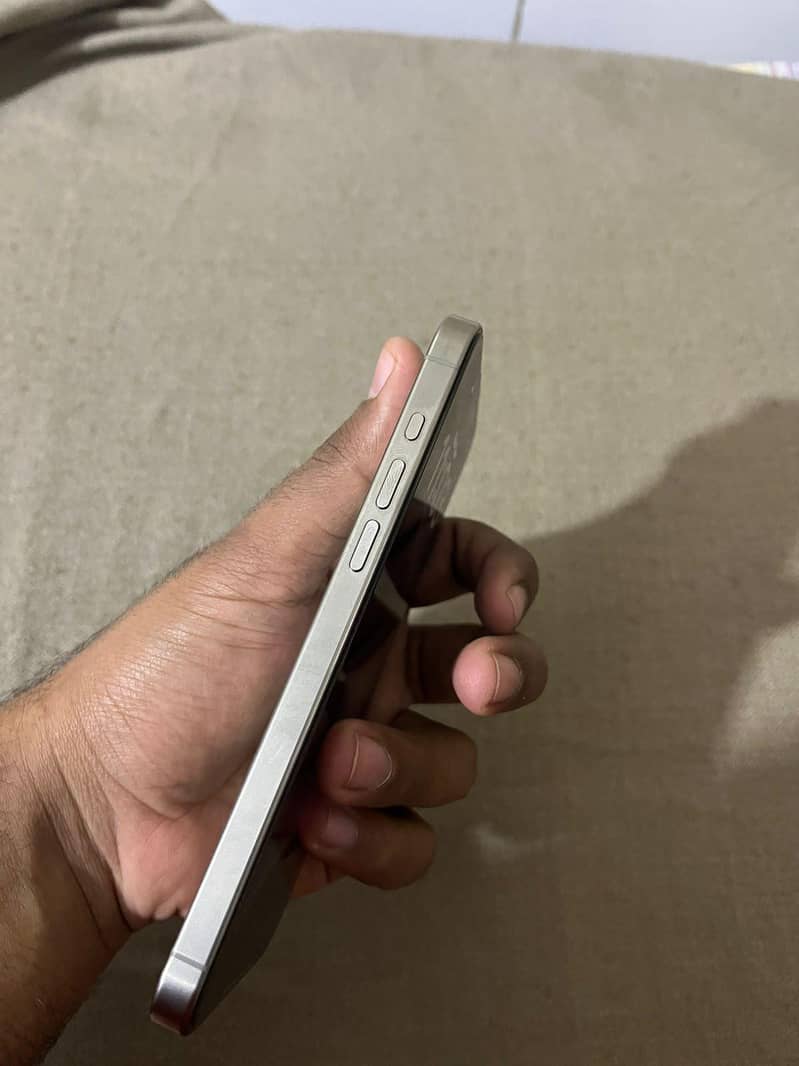 Apple iPhone 15 Pro Max 2