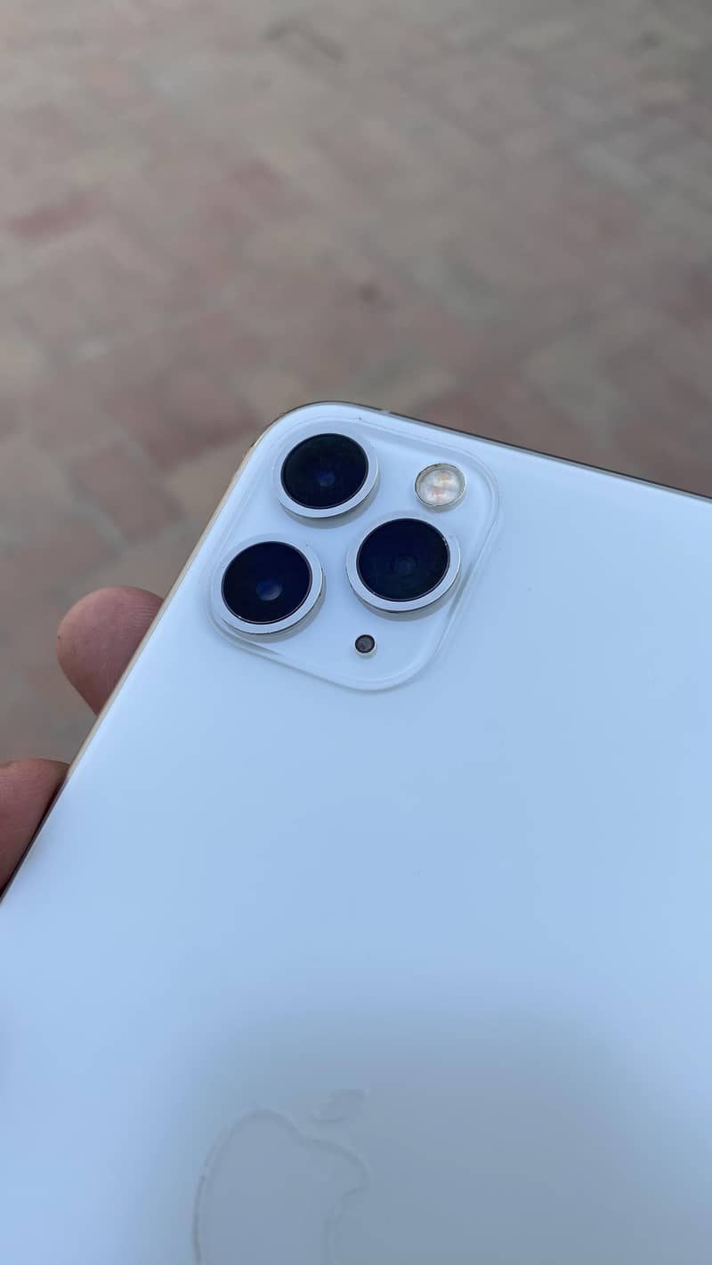 Apple iPhone 11 Pro Max 1