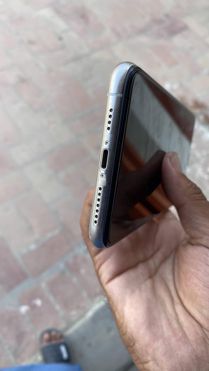 Apple iPhone 11 Pro Max 4