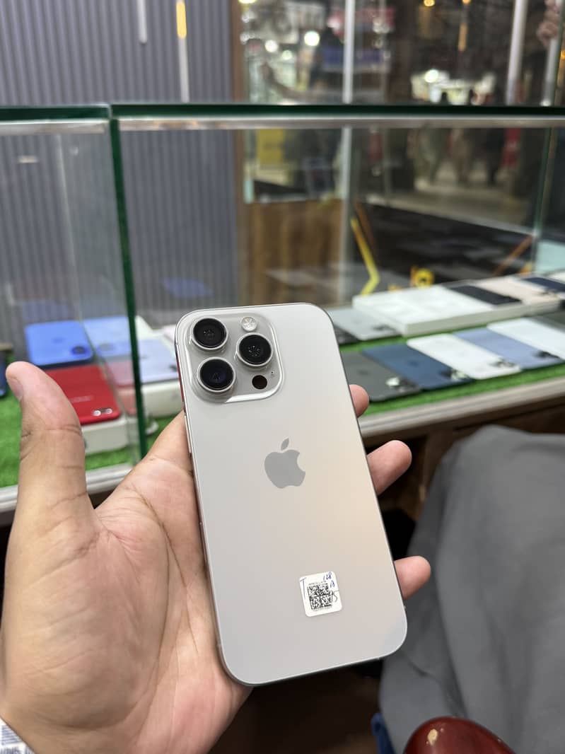 Apple iPhone 16 Pro 0