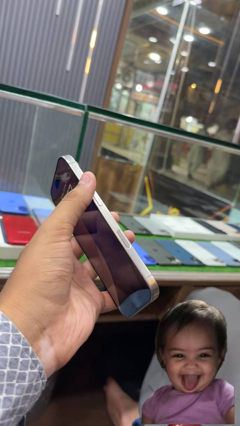 Apple iPhone 16 Pro 3