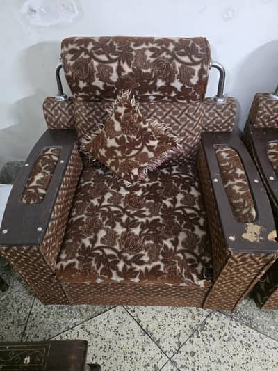 5 seater sofa in used condition 03333143341
