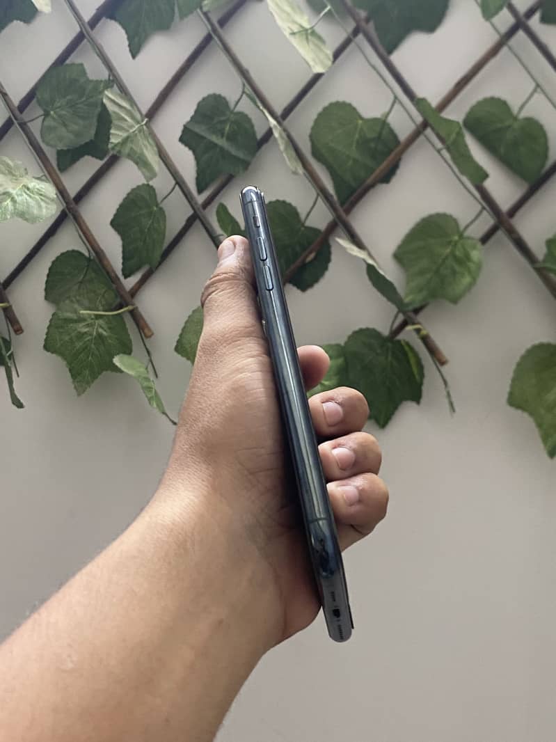 Apple iPhone 11 Pro Max 2