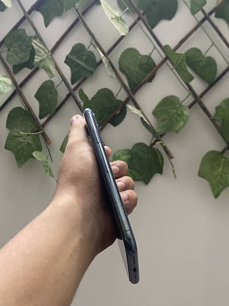 Apple iPhone 11 Pro Max 5