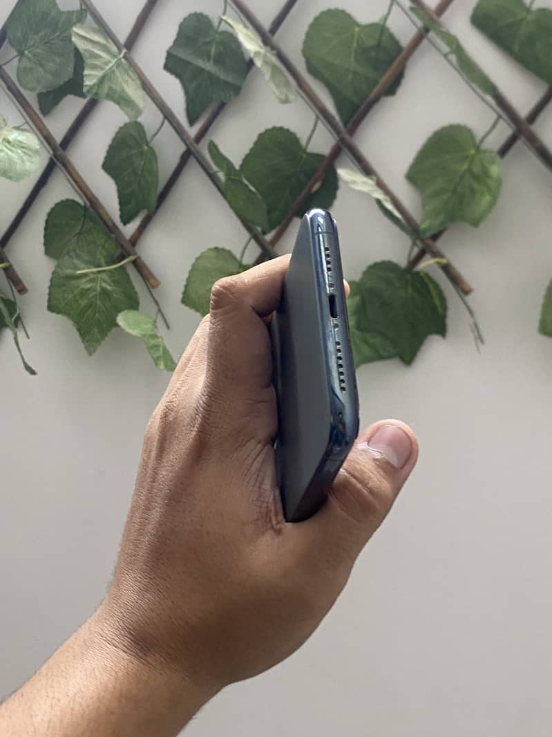 Apple iPhone 11 Pro Max 6