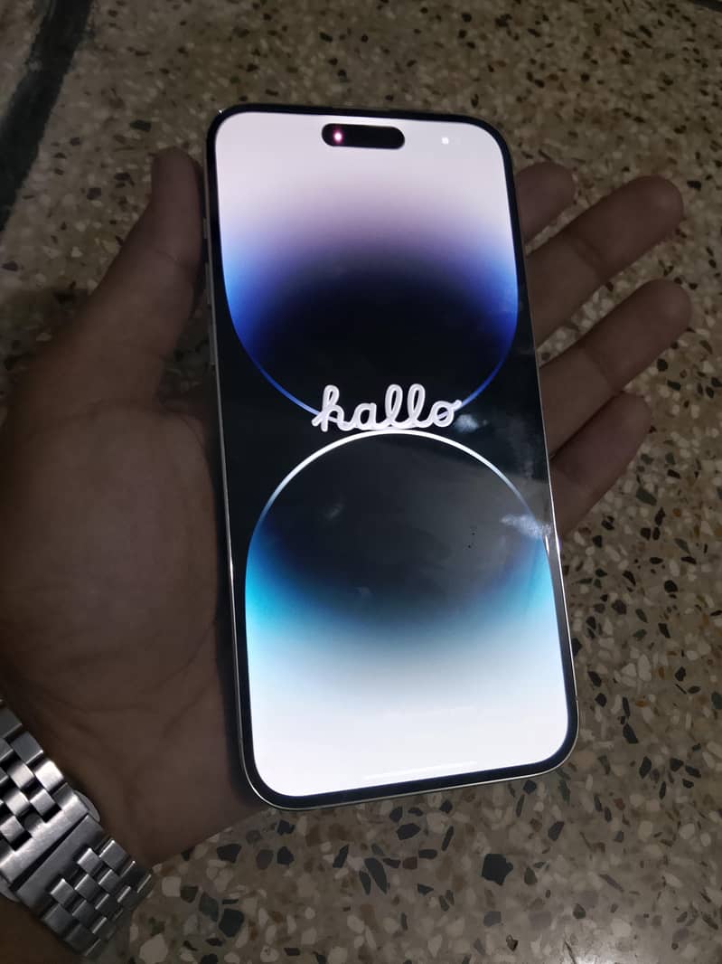 Apple iPhone 14 Pro Max 1