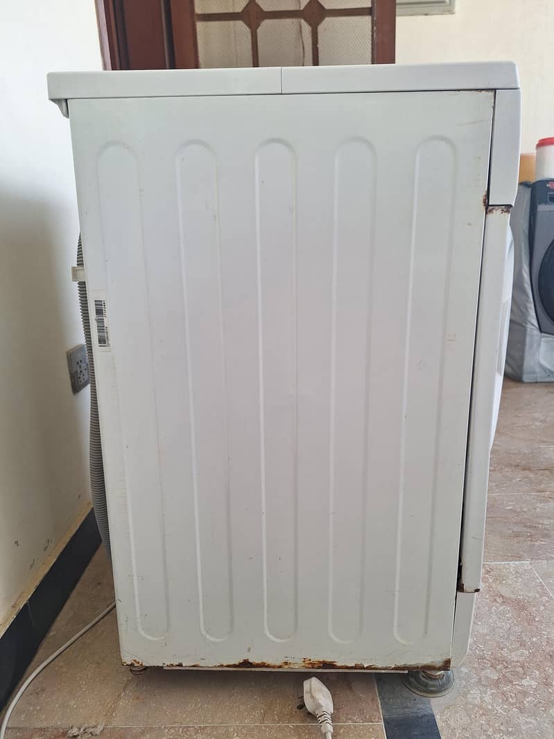 LG 7KG Front Load Automatic Machine 1