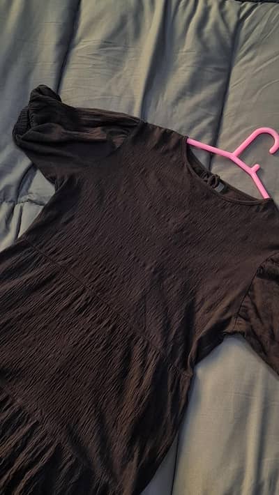 Round neck black dress
