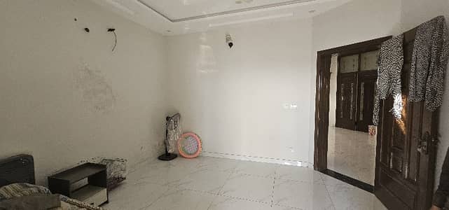 Main Road Park Face Basement For Rent