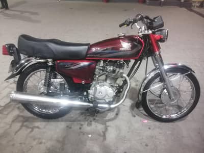 Honda 125 neat and clean