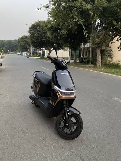 Revo scooty