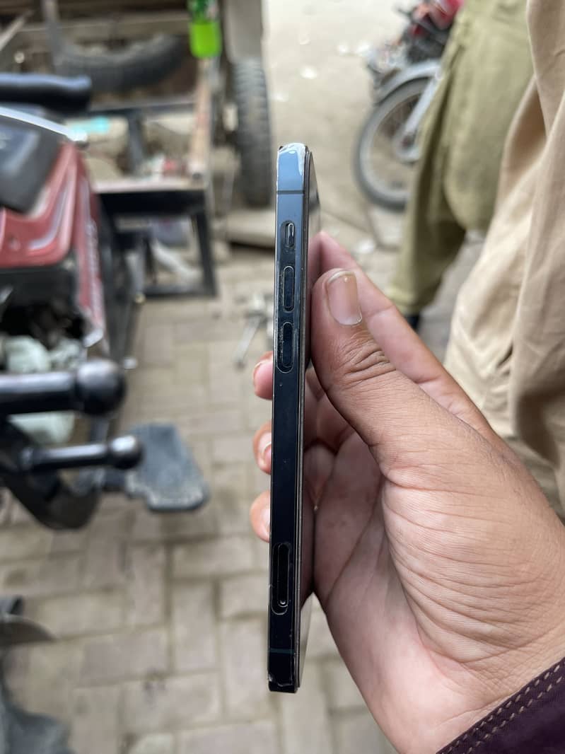 Apple iPhone 12 Pro 1