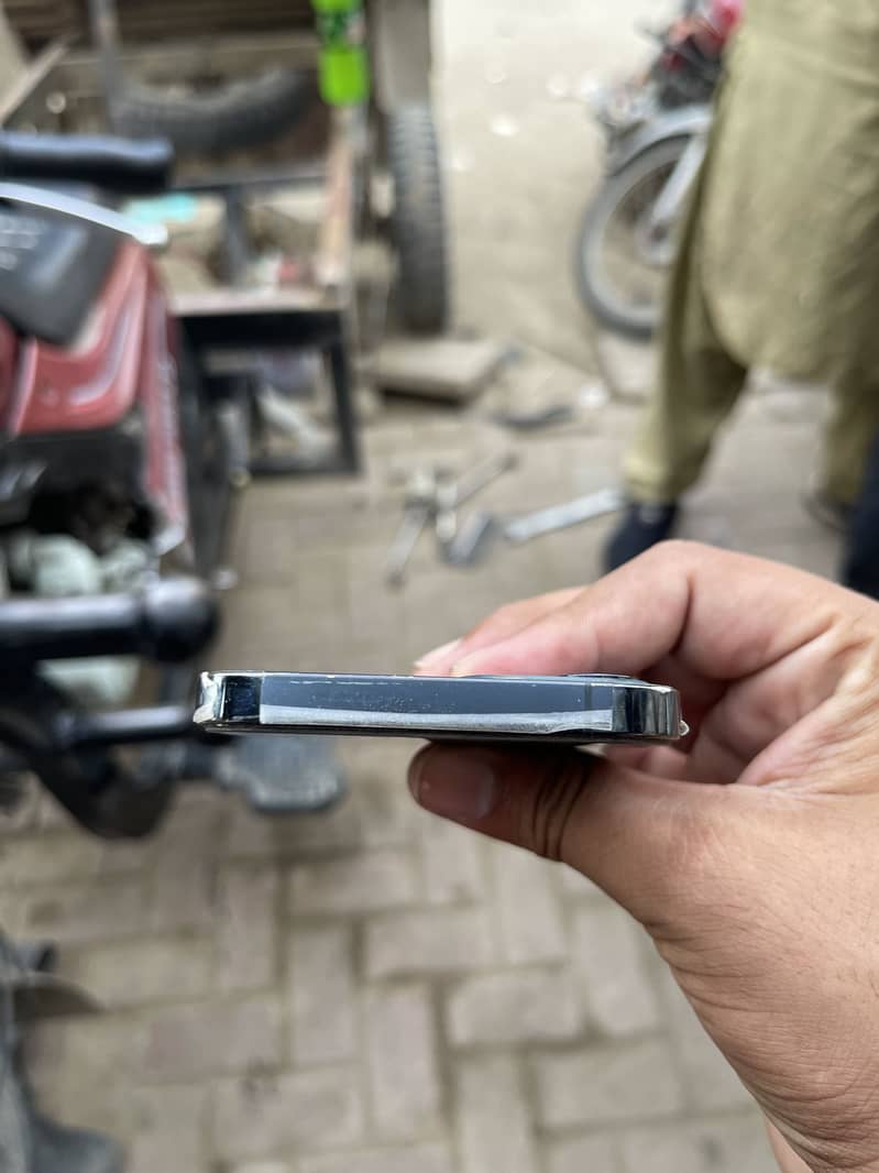 Apple iPhone 12 Pro 2
