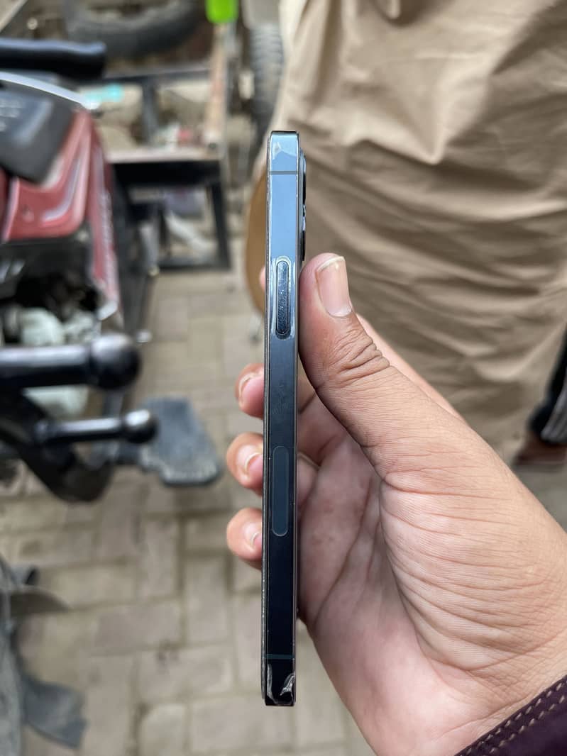 Apple iPhone 12 Pro 3