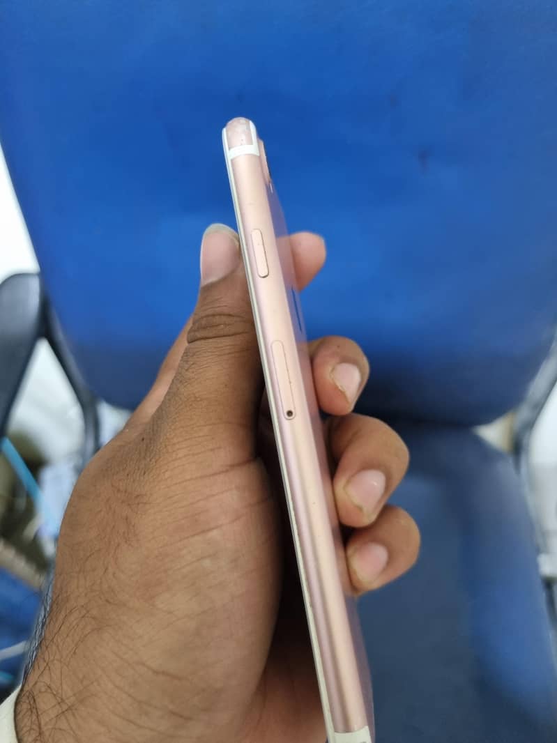 Apple iPhone 7 2