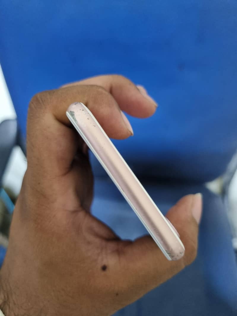 Apple iPhone 7 3