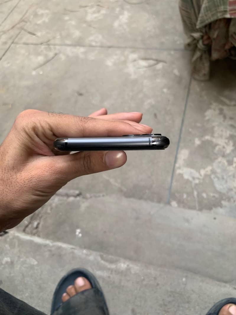 Apple iPhone 11 Pro Max 3