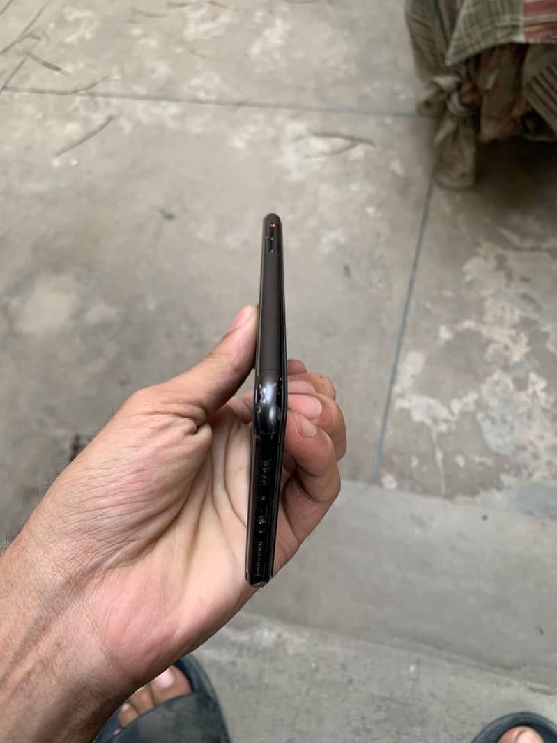 Apple iPhone 11 Pro Max 6