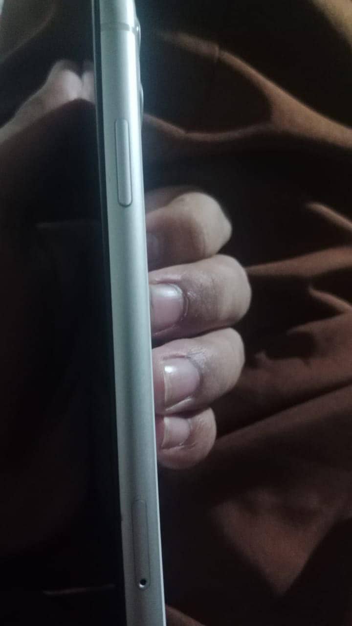 Apple iPhone 11 3