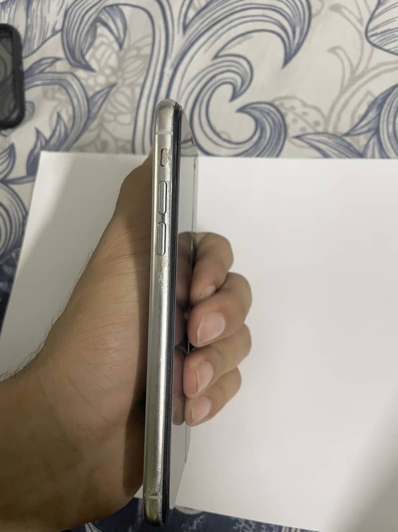 Apple iPhone XS 4