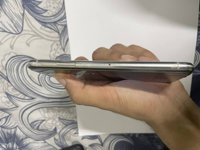 Apple iPhone XS 5