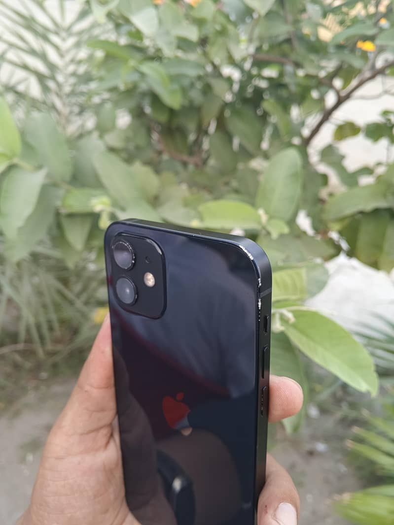 Apple iPhone 12 4