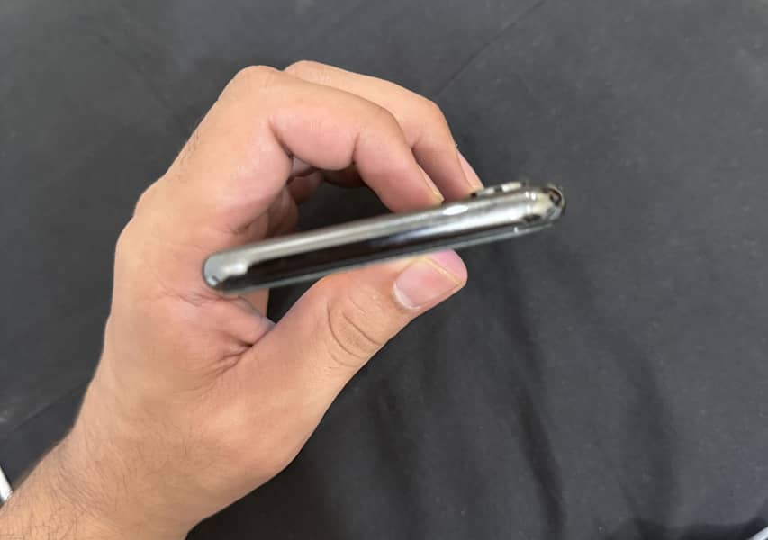 Apple iPhone X 3