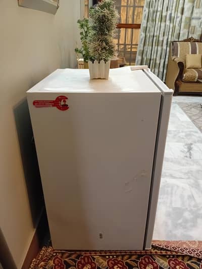 dawlance mini room fridge