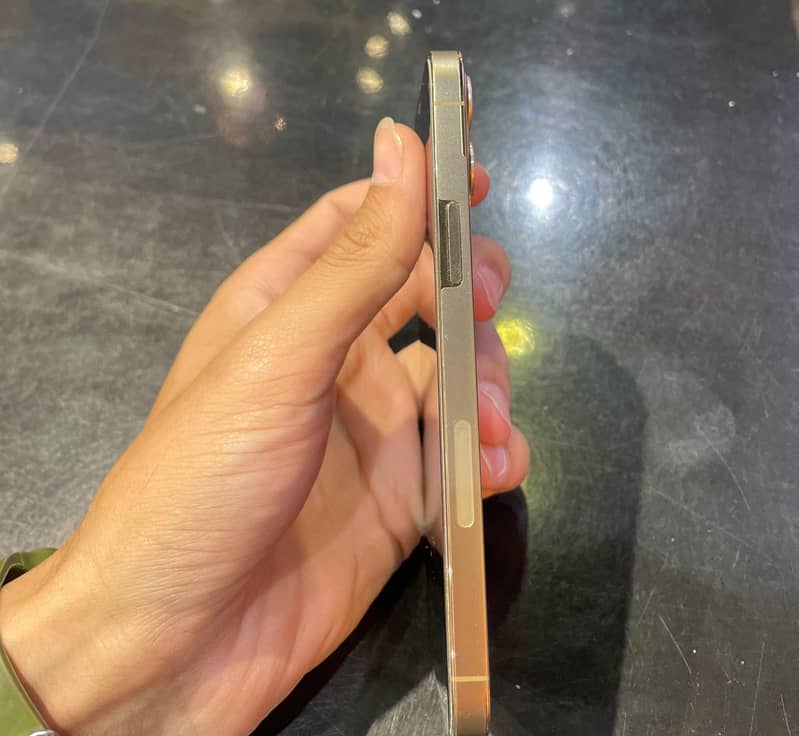 Apple iPhone 12 Pro 2