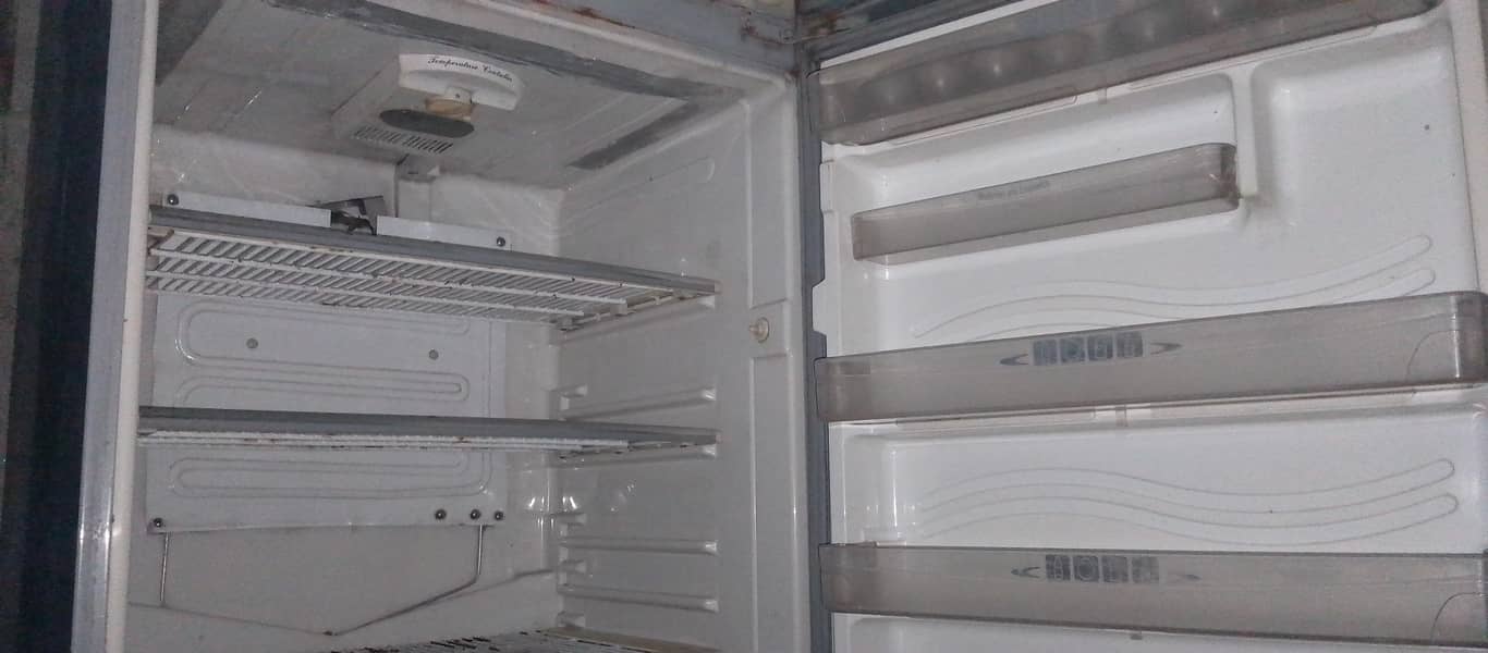 DAWLANCE Fridge 1