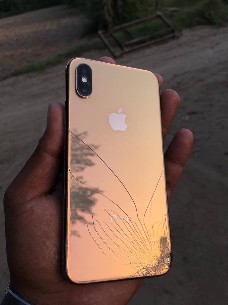 Apple iPhone XS 4