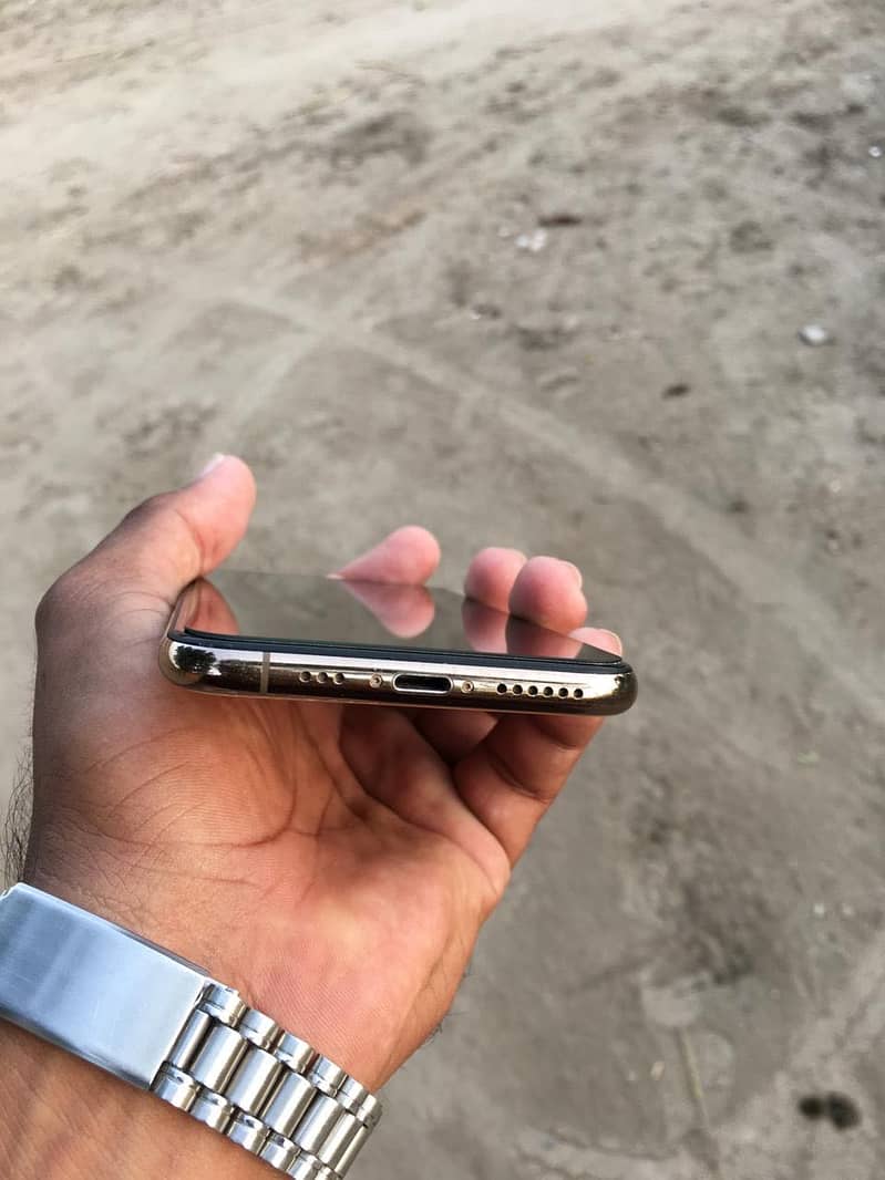Apple iPhone XS 6