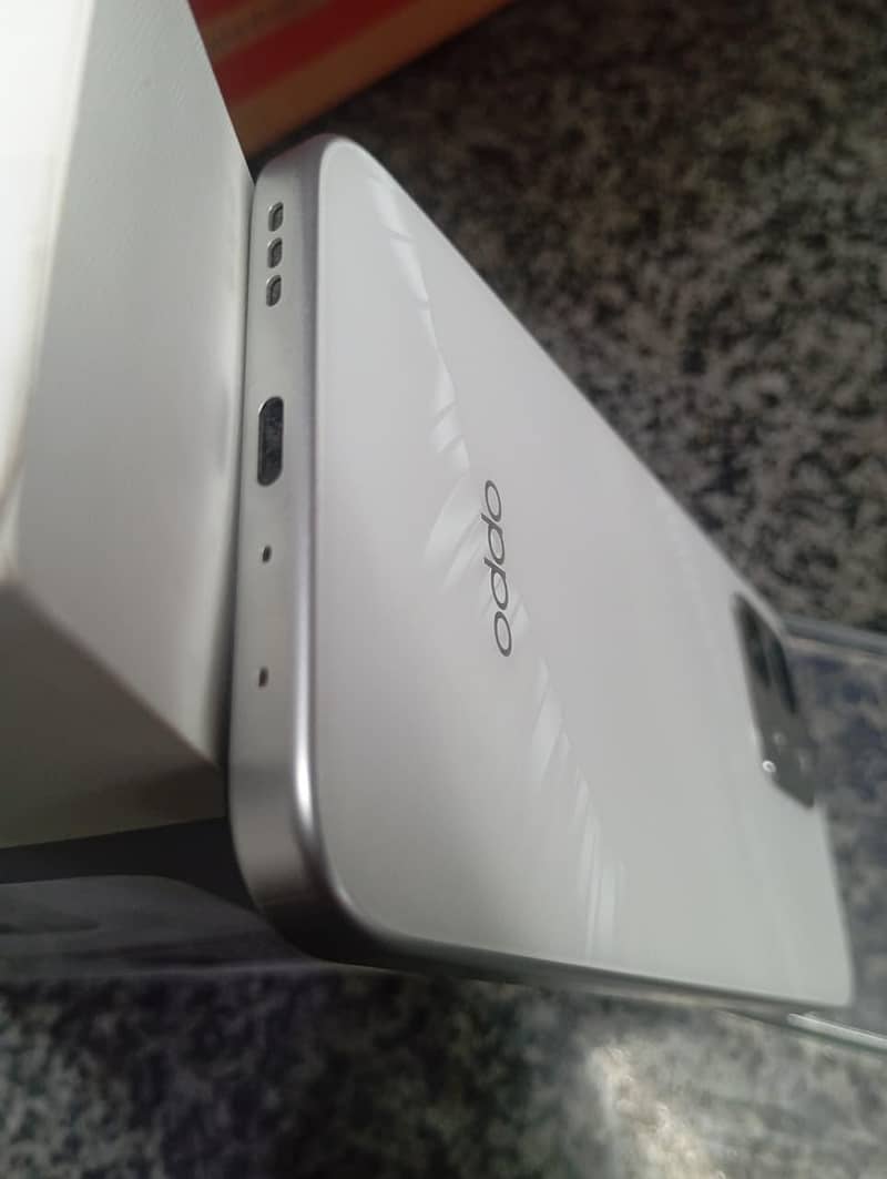 OPPO A6s 6