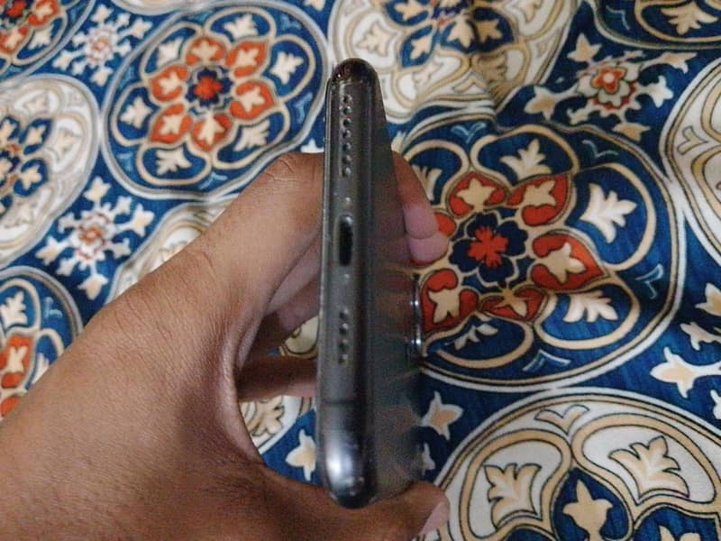 Apple iPhone 11 Pro Max 2