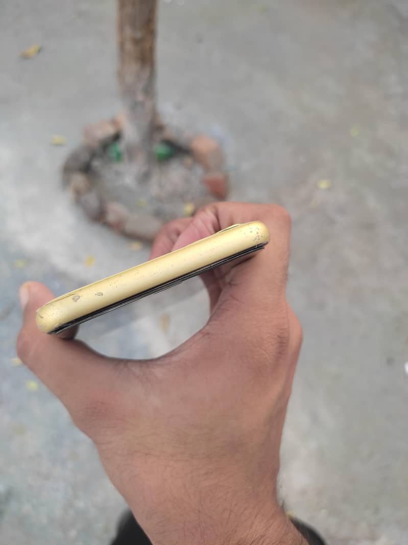 Apple iPhone 11 5