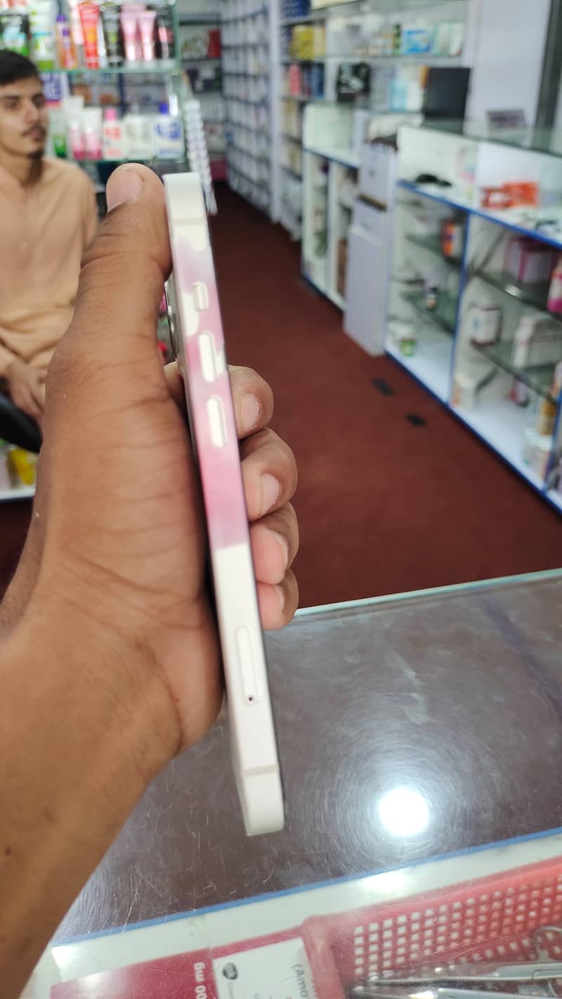 Apple iPhone 13 3